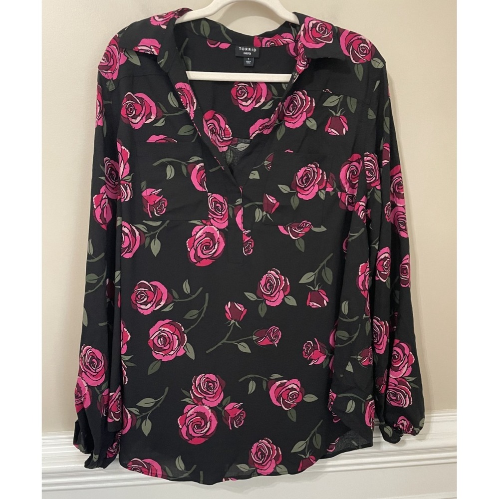 Torrid Womens Size 1X Harper Challis Blouse Top Black Red Rose Floral Print
